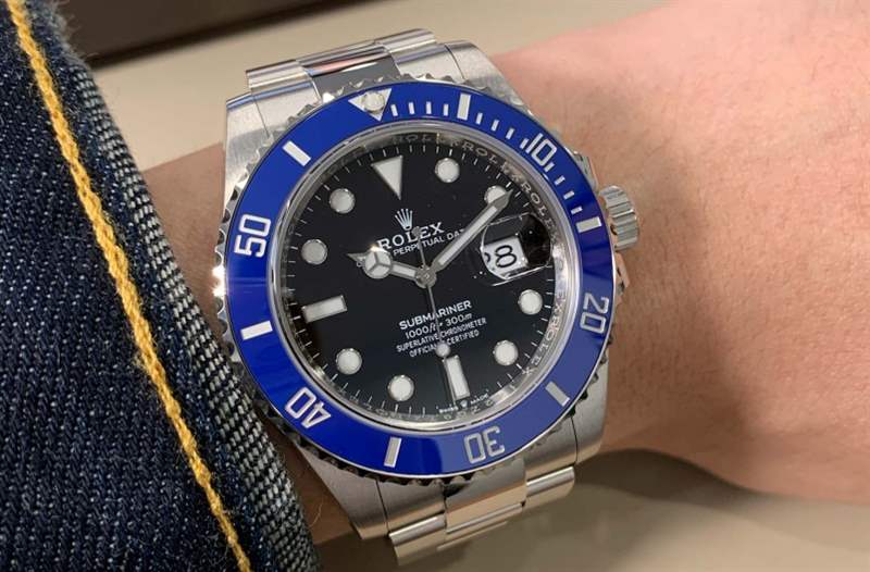 舊年代的「藍(lán)勞」不受香港人歡迎，但是來到新世代、藍(lán)表早已成為潮流。 今年