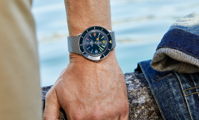 點亮彩虹，向抗疫醫(yī)護英雄致敬｜百年靈Superocean Heritage  '57 限量版II