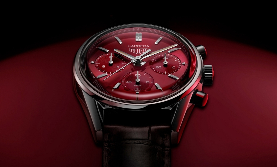 高調復古感！ TAG Heuer CARRERA紅面限量計時腕表