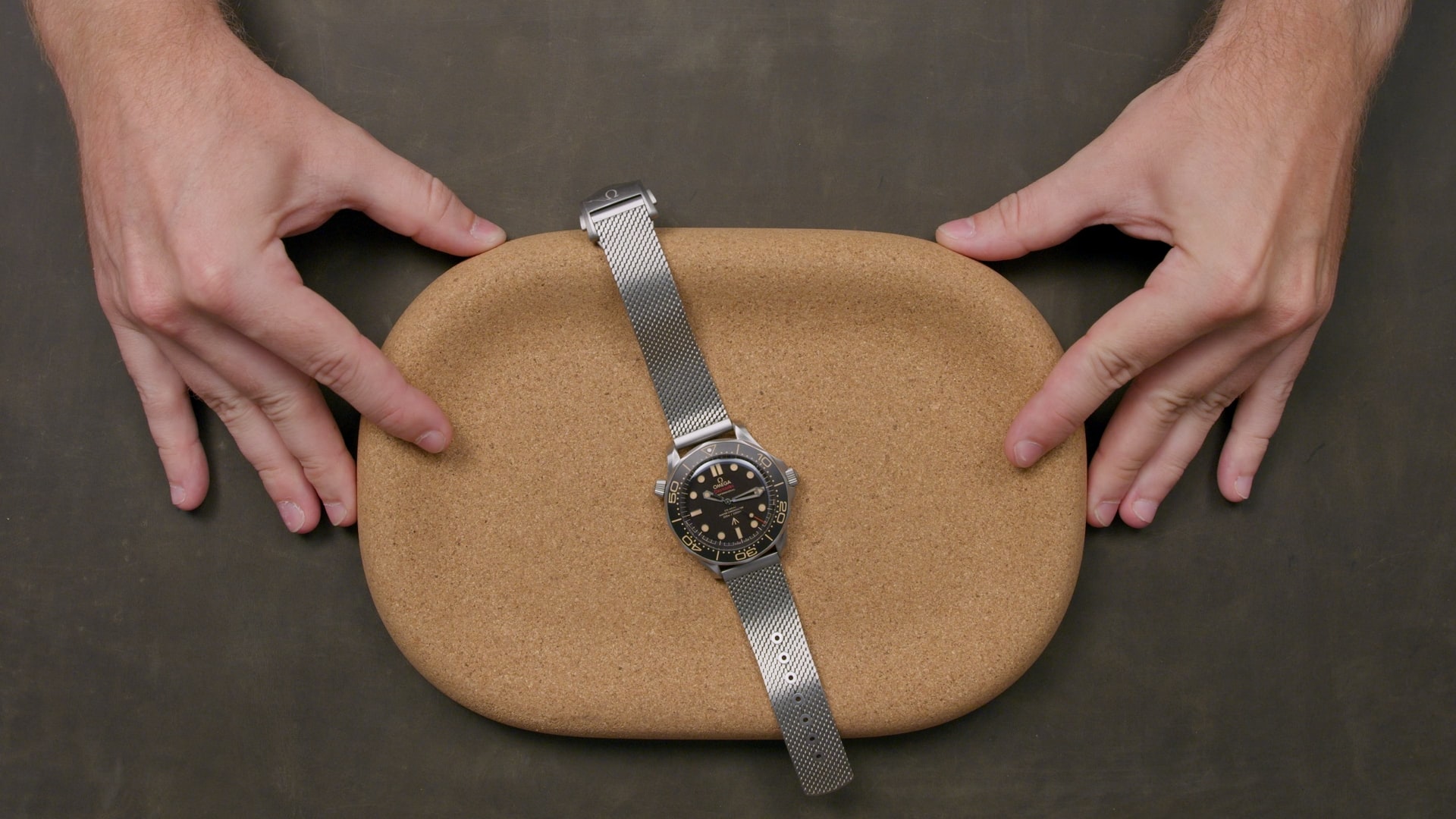 規(guī)格表這款“007”歐米茄海馬唯一缺少的是丹尼爾克雷格的手腕