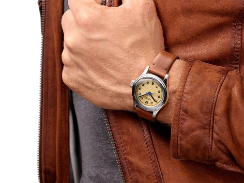 浪琴推出復古Heritage系列腕表，參照1947法國海軍手表