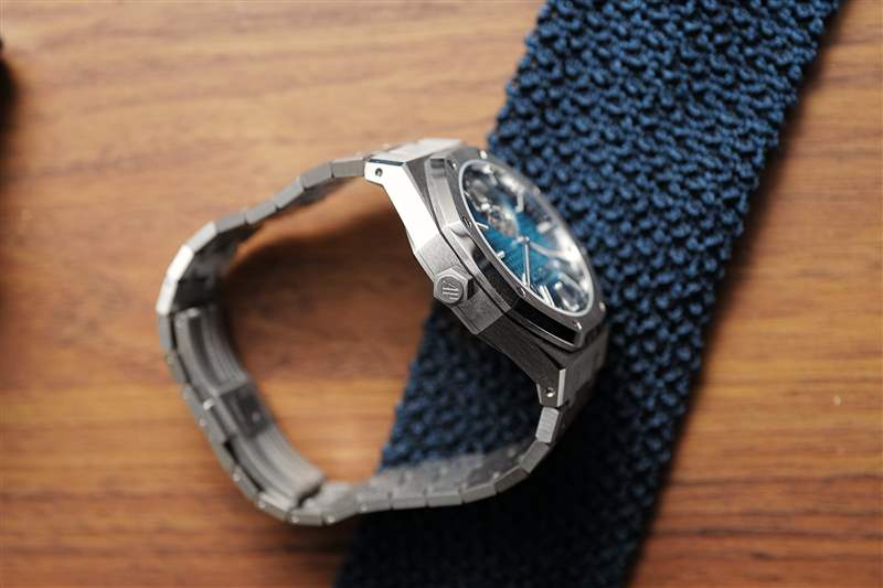 愛彼皇家橡樹自動(dòng)上鏈飛行陀飛輪鈦金屬