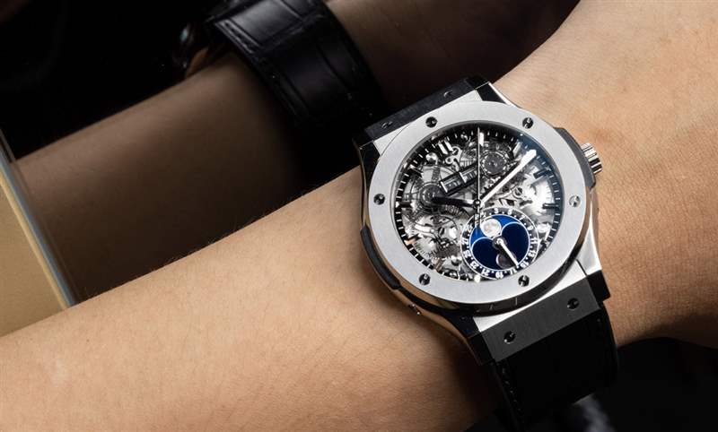 月與鏤空奇幻之境｜Hublot經典融合系列月相鏤空腕表