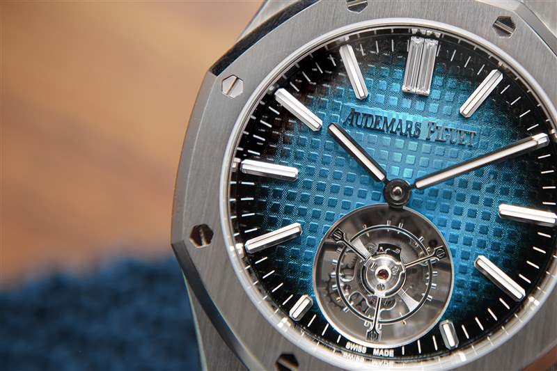 愛彼皇家橡樹自動(dòng)上鏈飛行陀飛輪鈦金屬