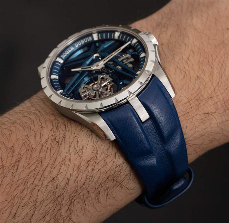 動(dòng)手操作：羅杰杜彼 Excalibur Tourbillon Cobalt Watch