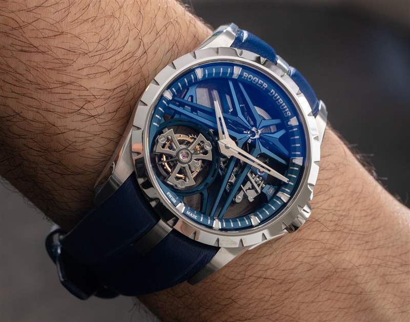 動(dòng)手操作：羅杰杜彼 Excalibur Tourbillon Cobalt Watch