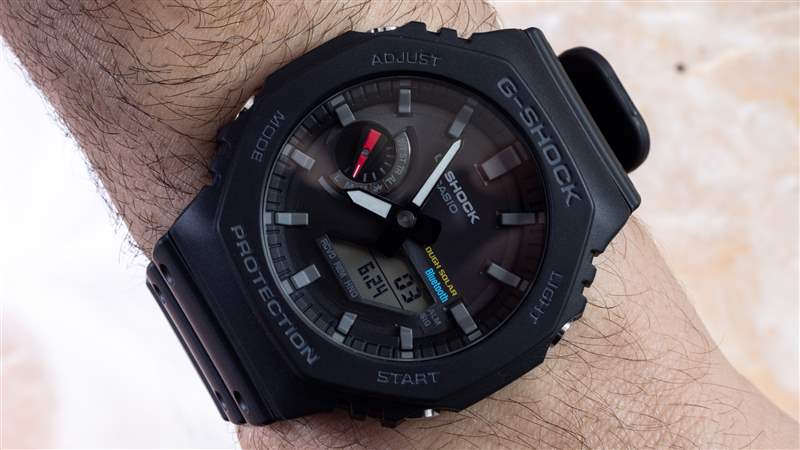 動手操作：卡西歐 G-Shock GA-B2100 手表，配備堅固的太陽能和藍牙