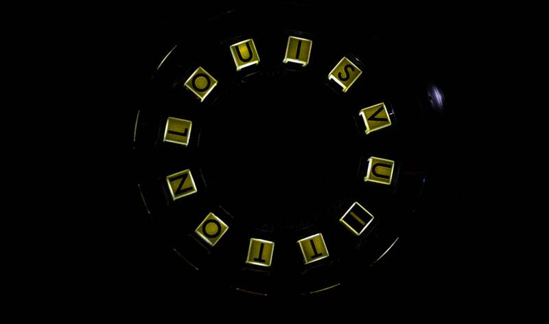 動(dòng)手首秀：路易威登 Tambour Spin Time 空氣量子腕表