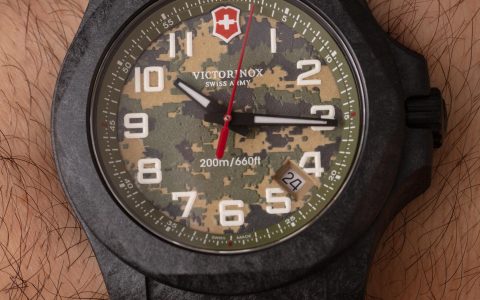 動(dòng)手：Victorinox Swiss Army INOX Carbon LE 手表 2020