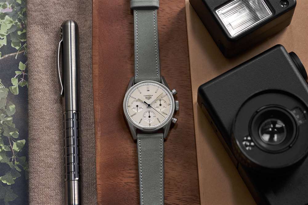 1960年代豪雅卡萊拉Ref.?2447S帶蛋殼表盤的“Early First Execution”通過豐富的福登