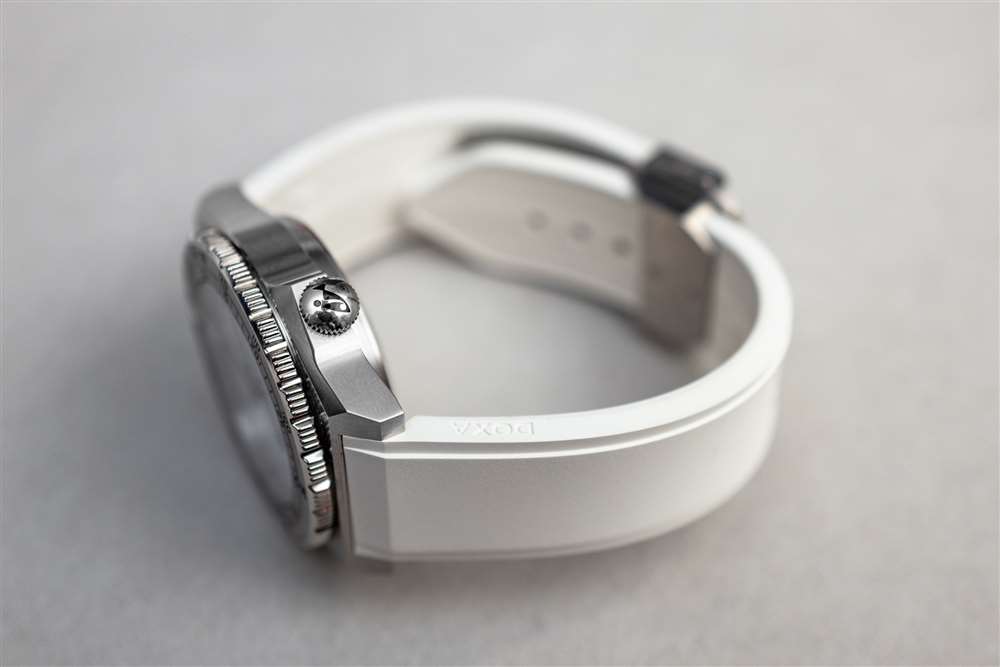 介紹厭倦了顏色？Doxa 的“Whitepearl”表盤現已為其整個核心系列提供