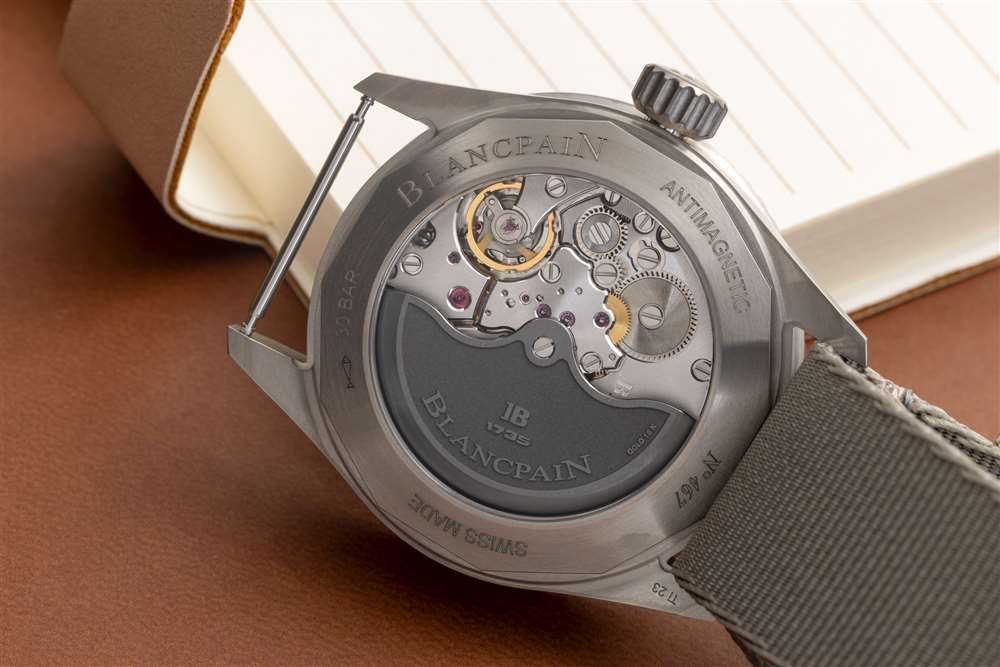 寶珀五十噚 Bathyscaphe Titanium 43mm 內(nèi)部的 1315 口徑