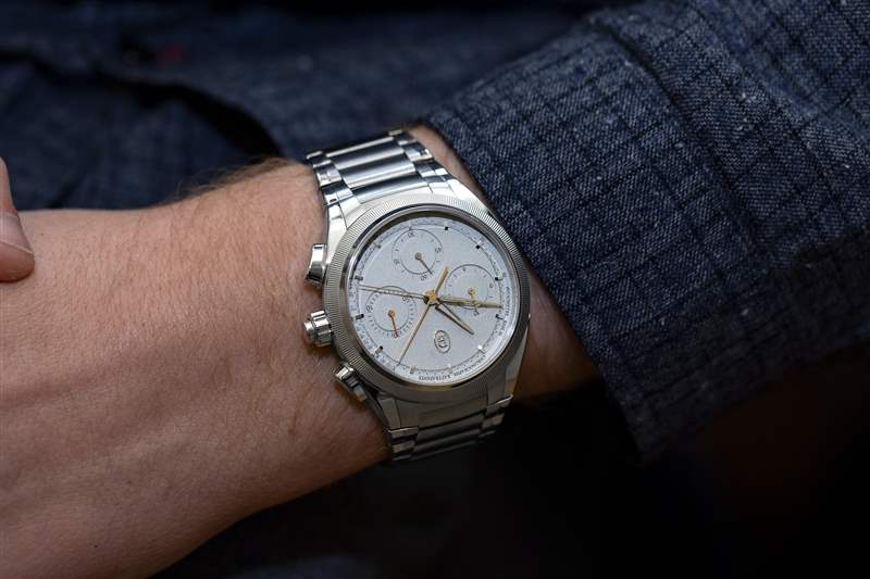 帕瑪強(qiáng)尼(Parmigiani)的Tonda?PF雙秒追針計時碼表是一款低調(diào)、高拍頻的杰作