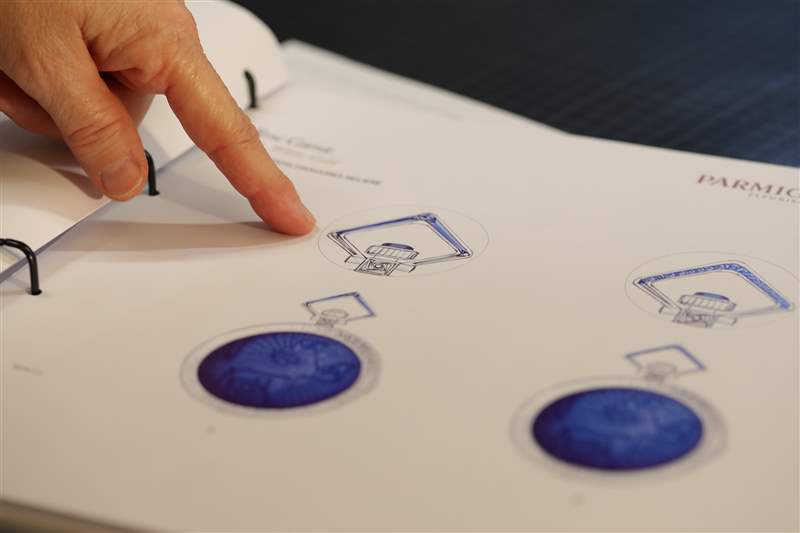 彩色設(shè)計圖，La Rose Carrée 懷表