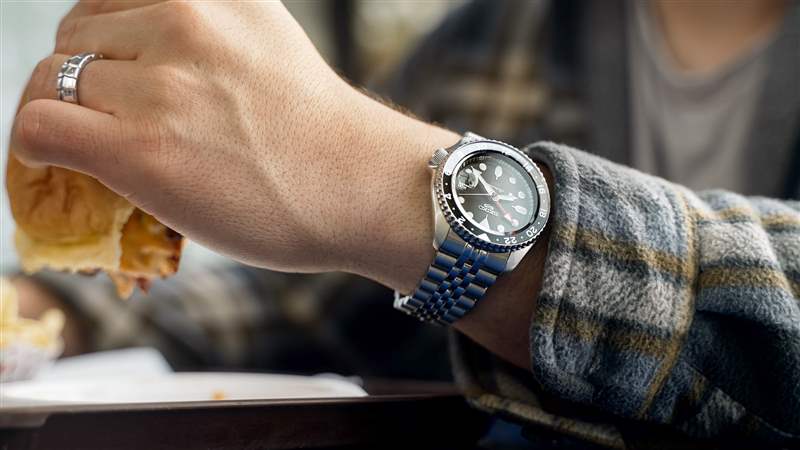 終于來了。 精工新款經(jīng)濟(jì)實(shí)惠的格林尼治標(biāo)準(zhǔn)時(shí)間是一股不可忽視的力量