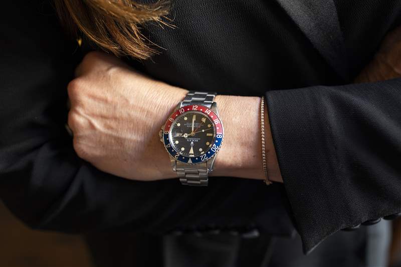 與波姬·小絲、模特、女演員、企業家和80年代偶像談論手表