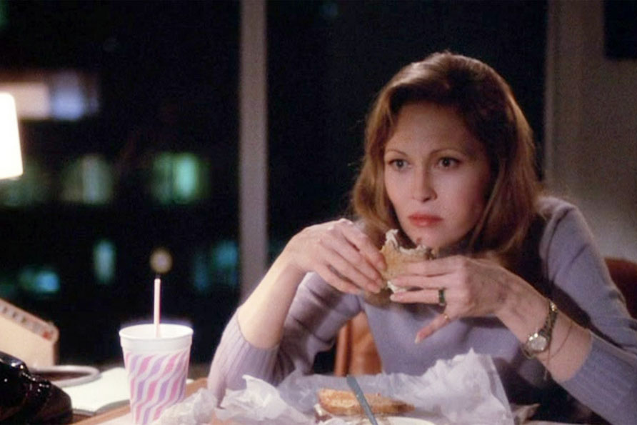 Faye Dunaway 在“網(wǎng)絡(luò)”的場(chǎng)景中