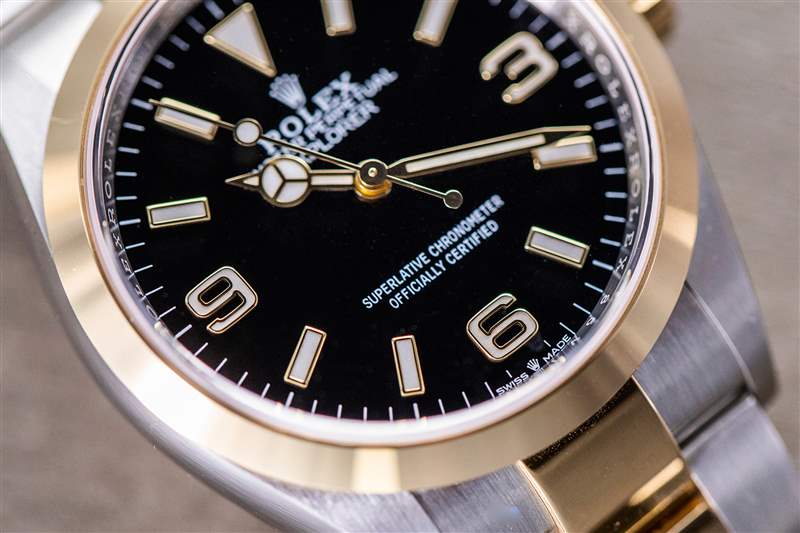 手腕上的一周雙音勞力士探險家參考。124273