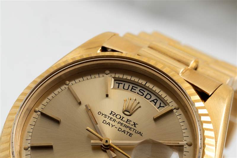 金質勞力士星期日歷型表盤特寫