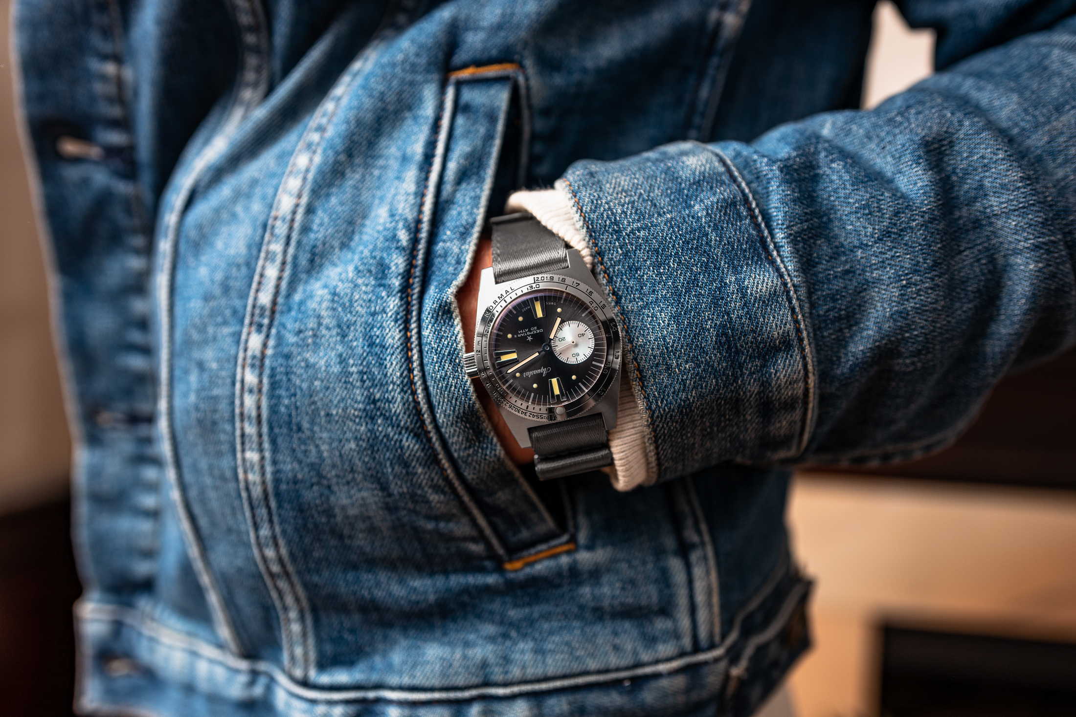 作者手腕上的aquastar II。