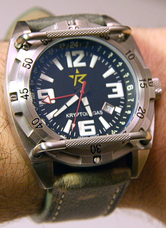 胭脂戰(zhàn)士紅細胞手表