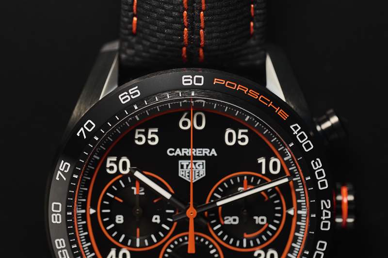 泰格豪雅推出全新Carrera Chronograph x Porsche Orange Racing腕表，色彩繽紛