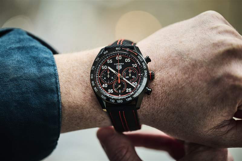 泰格豪雅卡萊拉腕表的手腕照片