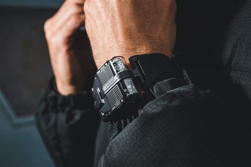 介紹Urwerk以其新的跳躍時間UR-112繼續迷惑和著迷