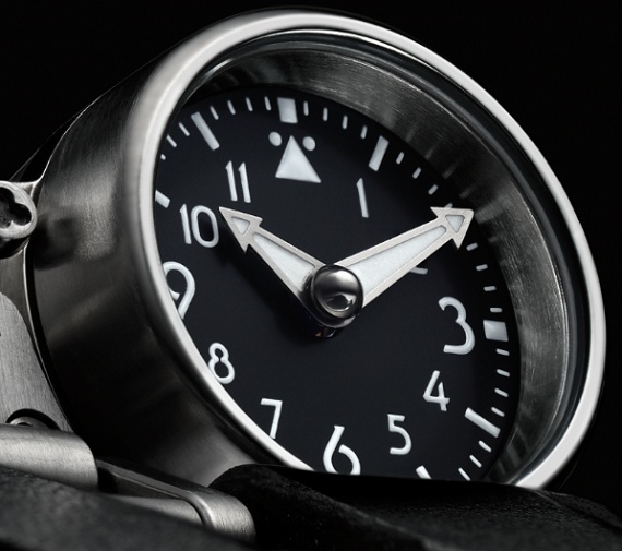 MB&F HM4 Thunderbolt運輸機引擎造型手表