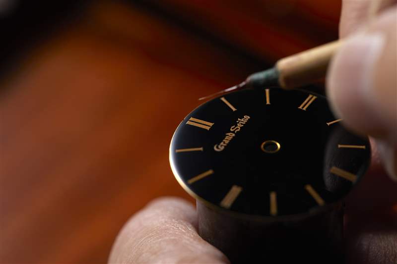 給 grand seiko 表盤(pán)上釉
