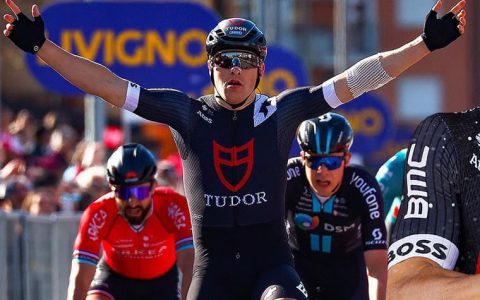 帝舵自行車隊(duì)摘下隊(duì)史首座職業(yè)賽冠軍車手戴特制Black Bay領(lǐng)獎(jiǎng)