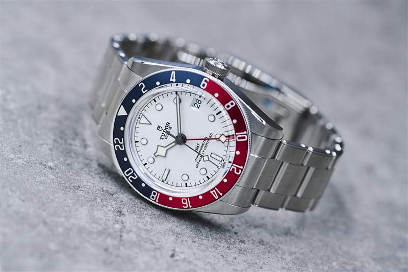 帝舵 Black Bay GMT 白色側(cè)放