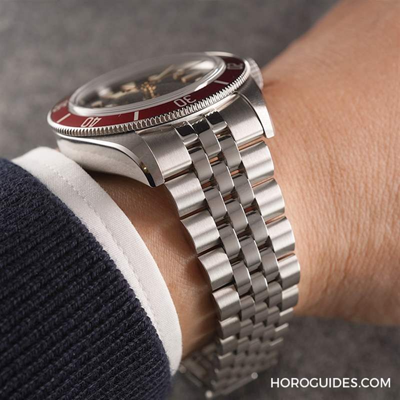 TUDOR - 是否有Jubilee鏈帶的表迷？ 帝舵TUDOR Black Bay酒紅圈搭配五節(jié)鏈帶，升級(jí)METAS認(rèn)證