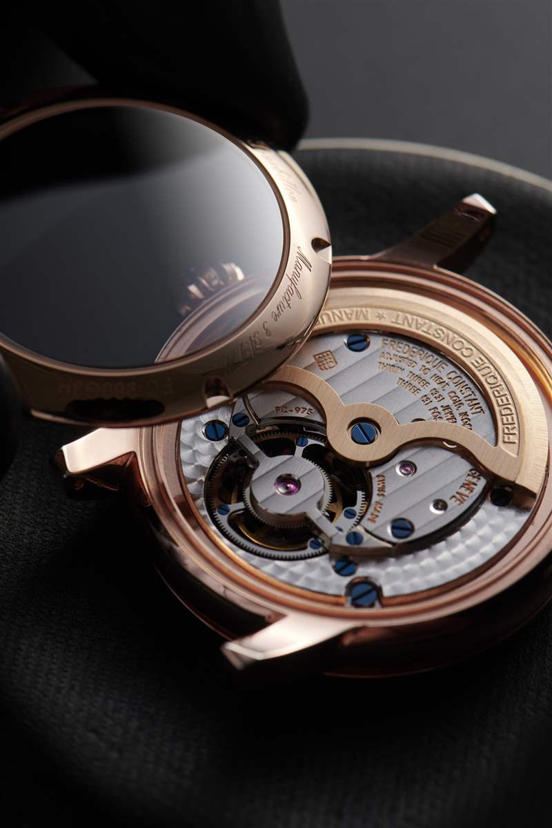 康斯登經(jīng)典陀飛輪自制結(jié)構(gòu)