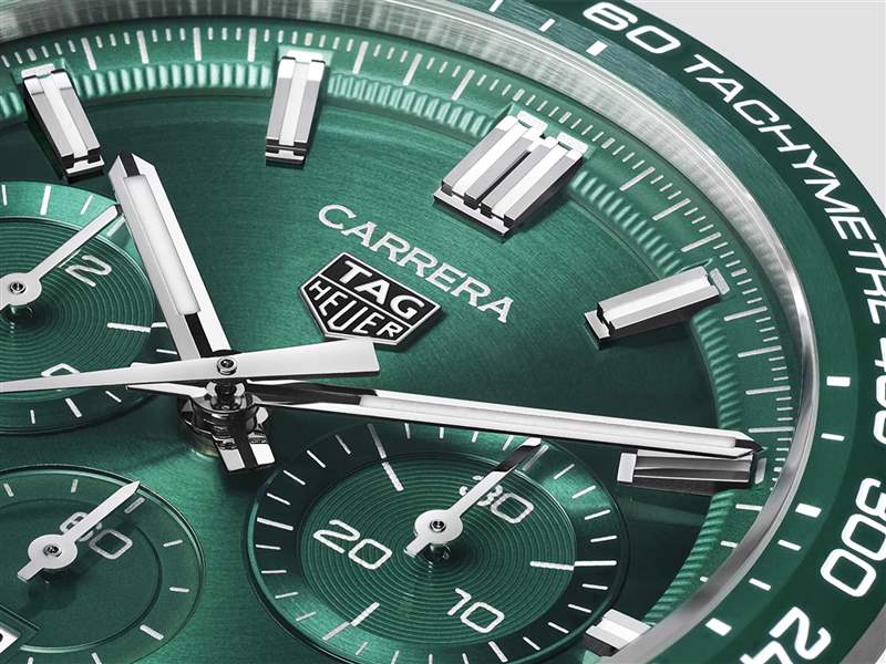 泰格豪雅推出Carrera Chronograph 44mm Green計時碼表：新綠色盤+陶瓷表圈