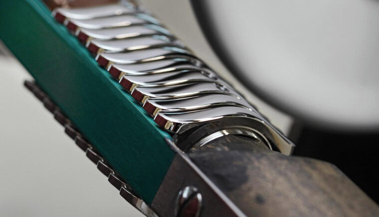 為何勞力士手表表殼鏈帶讓人感覺特別光亮細(xì)致