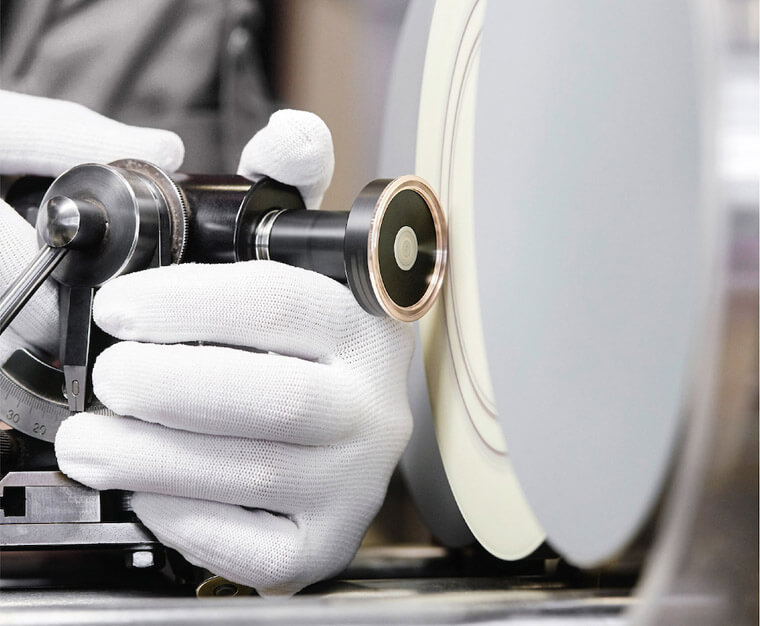 為何勞力士手表表殼鏈帶讓人感覺特別光亮細(xì)致