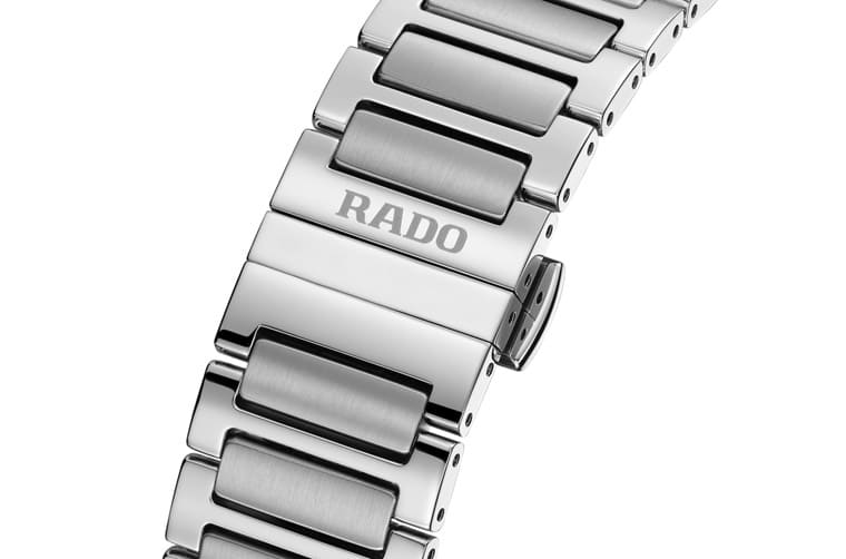 雷達表持續以獨家材質制作DiaStar鉆星系列并升級鏤空機芯