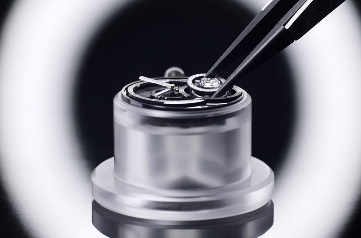 [2023夢(mèng)幻表賞析]香奈兒J12鉆石陀飛輪備受收藏家青睞三大亮點(diǎn)