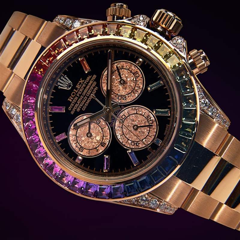 原廠的Daytona彩虹圈實在太難入手，所以CAGAU便針對市場需求也施展自家的珠寶鑲嵌工藝，創(chuàng)造出后鑲版本的Daytona彩虹圈。 （IG@cagaudubai）