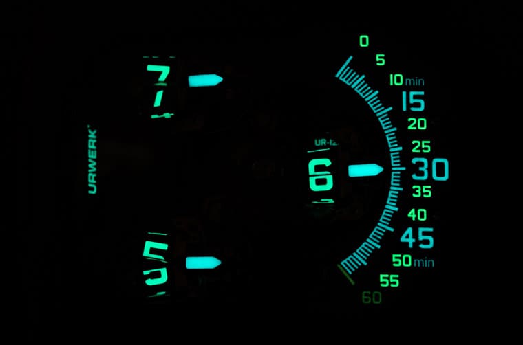 URWERK UR-120系列改換黑色造型詮釋創意衛星轉頭顯時技術