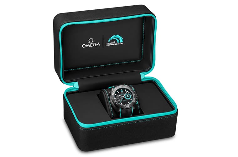 歐米茄以海馬Planet Ocean計(jì)時(shí)碼表為基礎(chǔ)創(chuàng)作最新阿聯(lián)酋航空紐西蘭ETNZ船隊(duì)聯(lián)名表