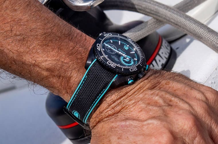 歐米茄以海馬Planet Ocean計(jì)時(shí)碼表為基礎(chǔ)創(chuàng)作最新阿聯(lián)酋航空紐西蘭ETNZ船隊(duì)聯(lián)名表