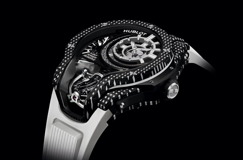 宇舶MP-09雙軸陀飛輪再次結(jié)合3D碳纖維材質(zhì)這次改為耐看好搭的白色