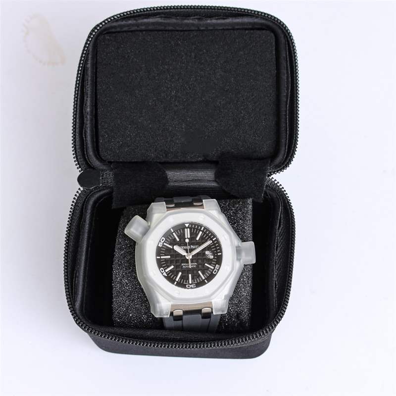 手表成為女性腕間時(shí)尚(戴在左手還是右手有區(qū)別嗎)