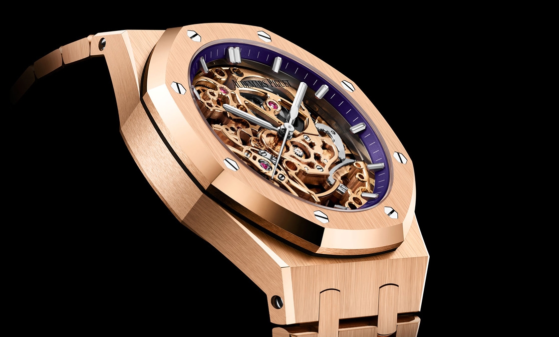 AUDEMARS PIGUET - ROYAL OAK - 15467BC. OO.1256BC.01 - 單一色調(diào)、經(jīng)典修飾，愛(ài)彼皇家橡樹(shù)系列雙擺輪鏤空腕表37毫米新作利落登場(chǎng)