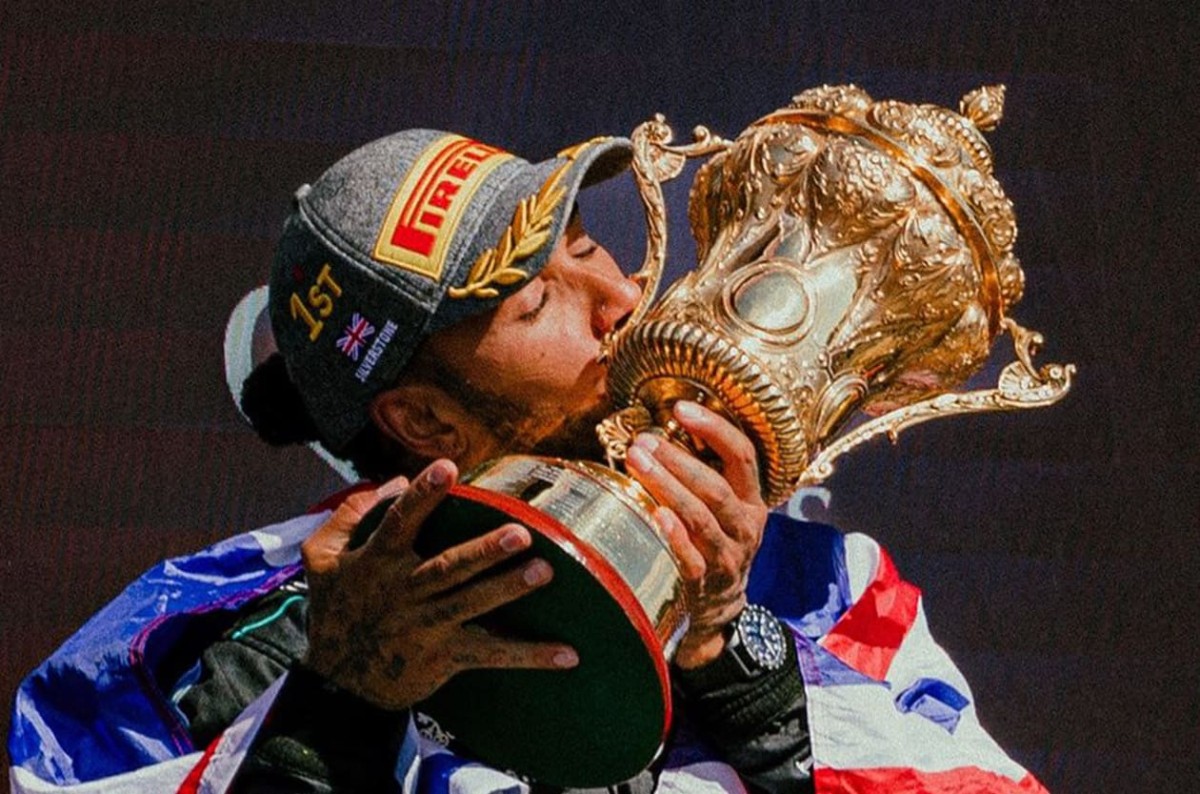 漢密爾頓英國大獎賽奪冠：情感爆發與IWC特別版腕表的紀念時刻