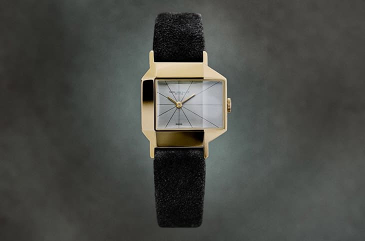 愛彼[RE]Master02：復(fù)古與創(chuàng)新的融合，沙金材質(zhì)演繹不對稱美學(xué)