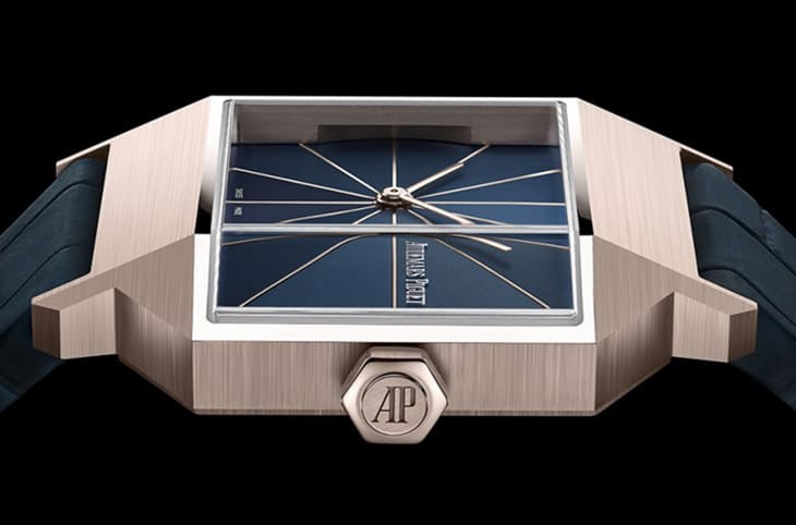 愛彼[RE]Master02：復(fù)古與創(chuàng)新的融合，沙金材質(zhì)演繹不對稱美學(xué)