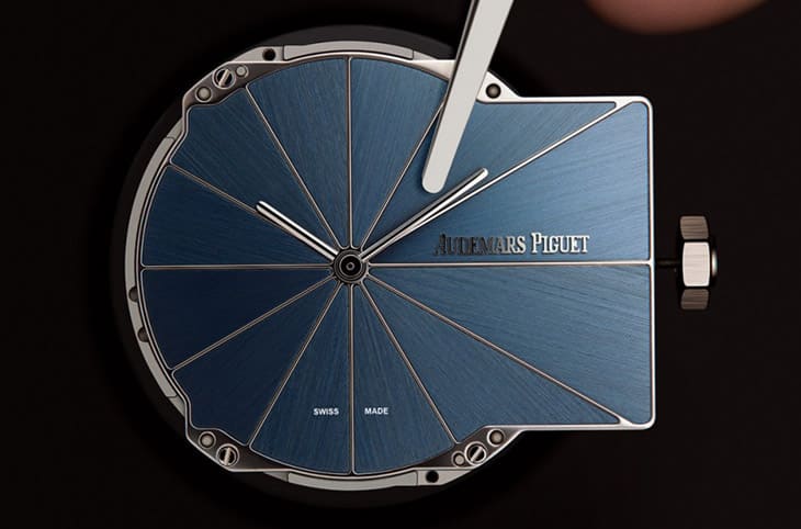 愛彼[RE]Master02：復(fù)古與創(chuàng)新的融合，沙金材質(zhì)演繹不對稱美學(xué)